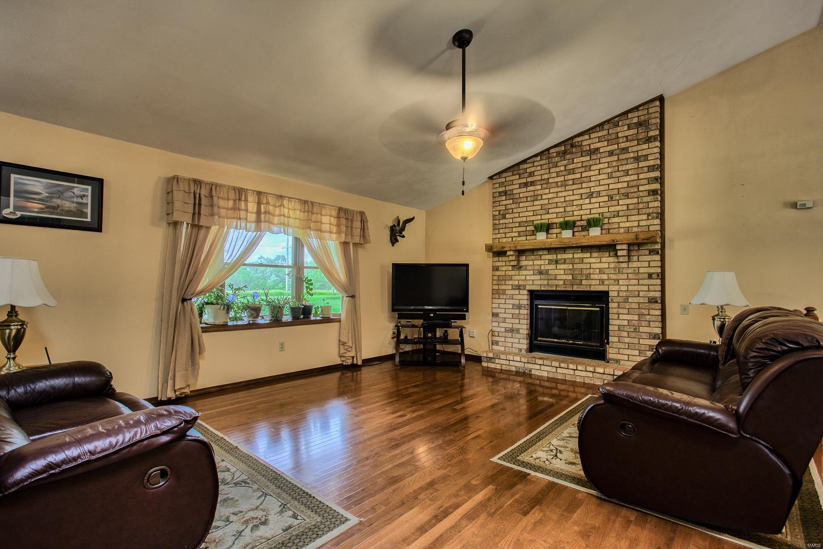 8537 East Kirsch Road Troy, IL 62294 - Photo 11 of 57
