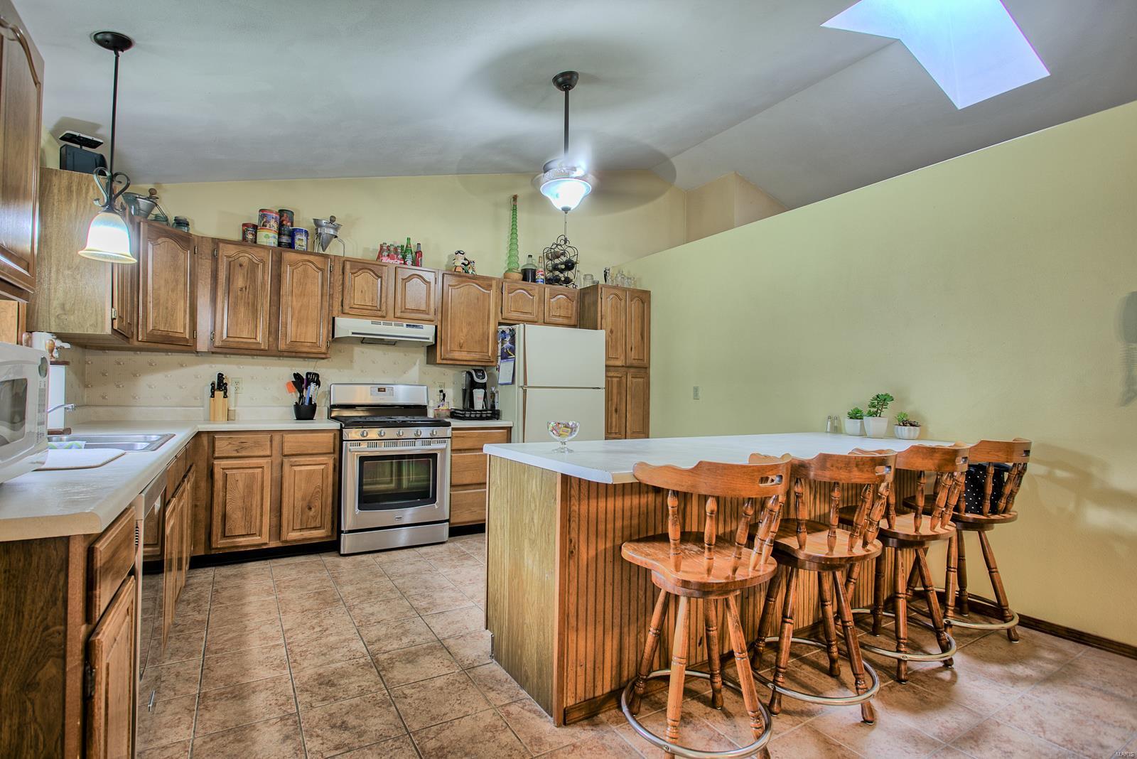 8537 East Kirsch Road Troy, IL 62294 - Photo 3 of 57