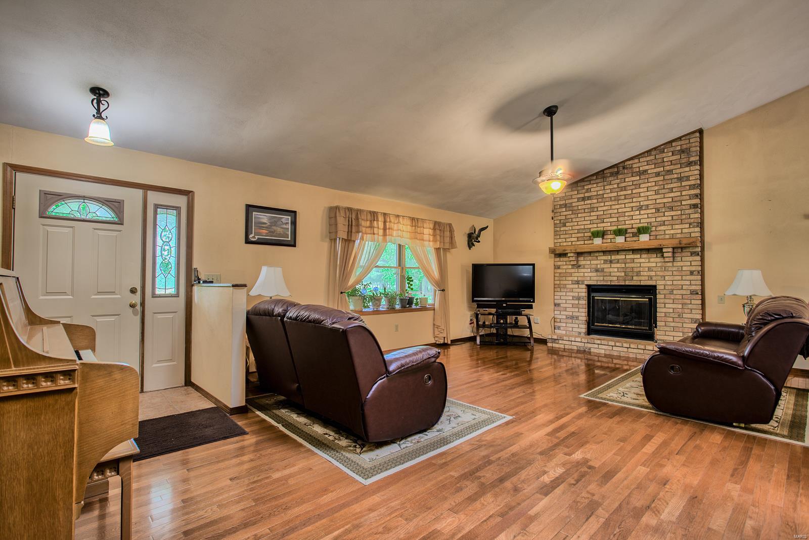 8537 East Kirsch Road Troy, IL 62294 - Photo 4 of 57