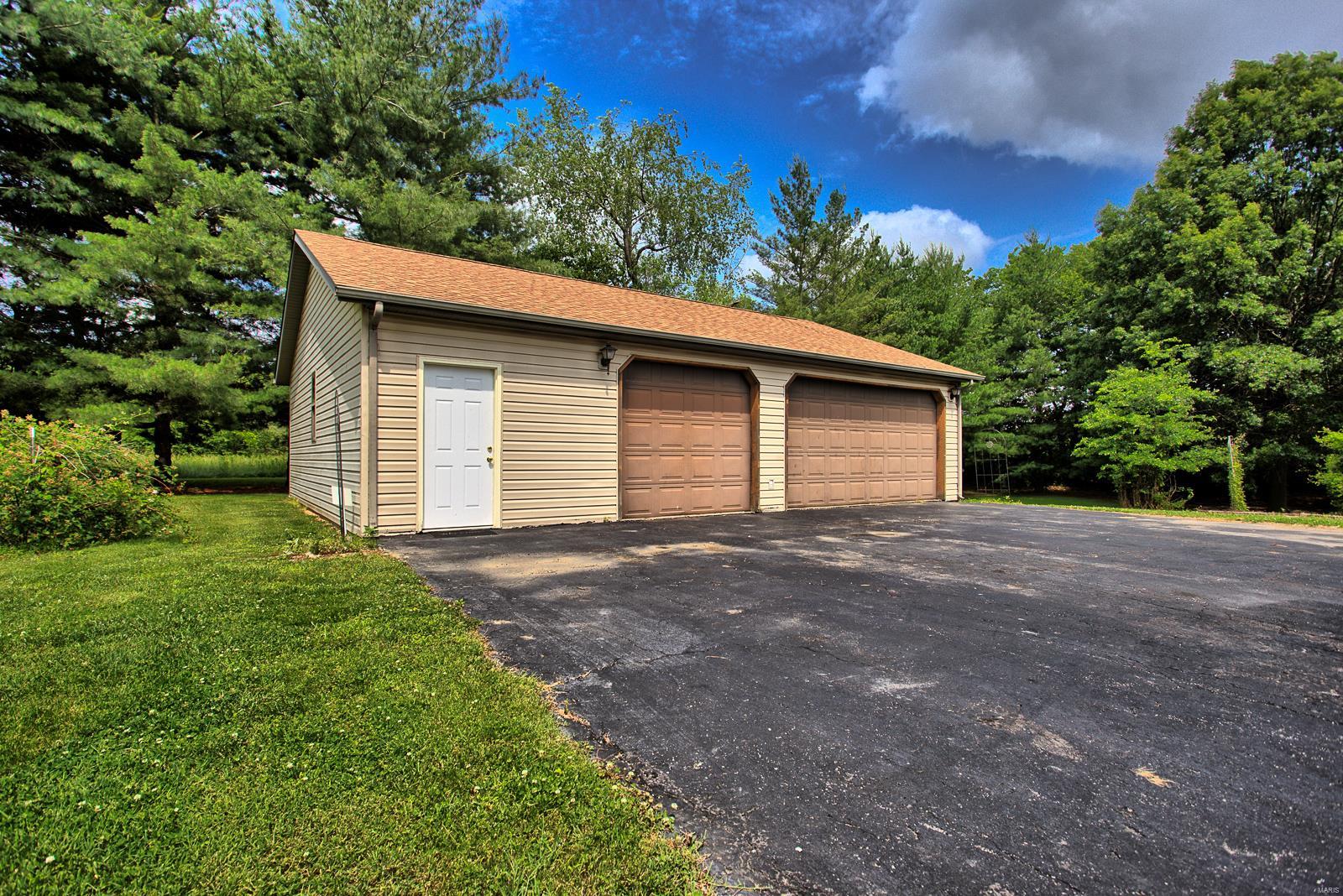 8537 East Kirsch Road Troy, IL 62294 - Photo 46 of 57