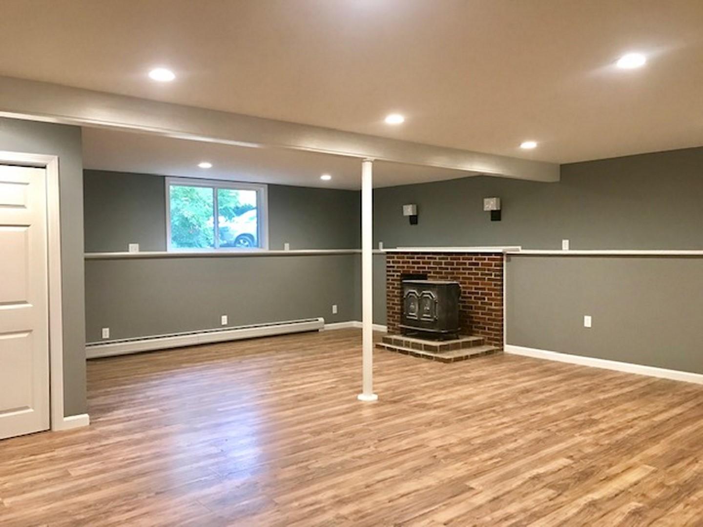 734 Riverside Drive Augusta, ME 04330 - Photo 14 of 25 13. Family room (Copy)