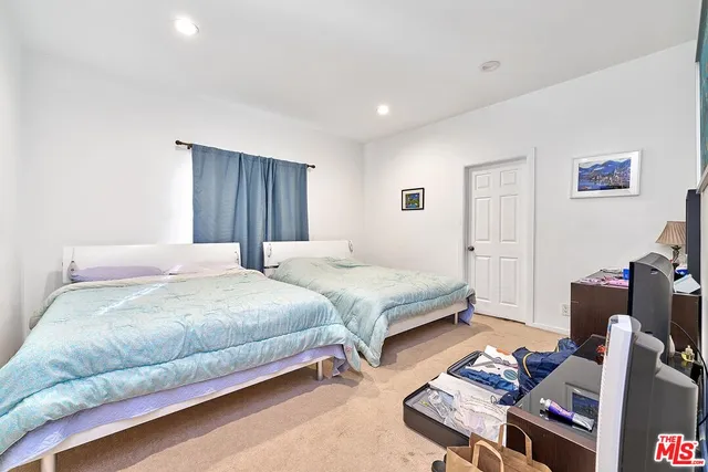 $7,000 | 162 South Ardmore Avenue, Los Angeles, CA 90004