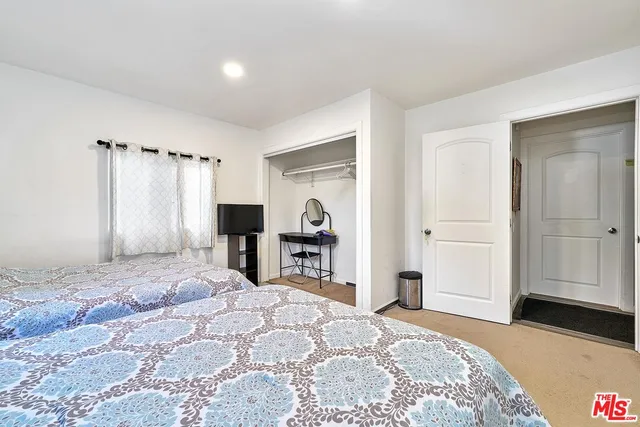 $7,000 | 162 South Ardmore Avenue, Los Angeles, CA 90004