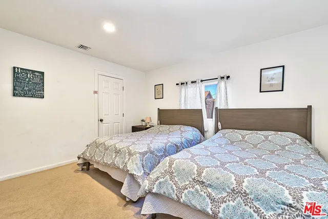 $7,000 | 162 South Ardmore Avenue, Los Angeles, CA 90004