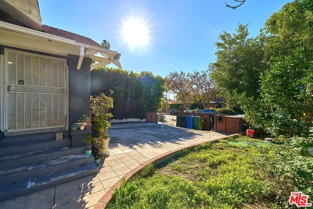 $7,000 | 162 South Ardmore Avenue, Los Angeles, CA 90004