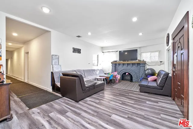 $7,000 | 162 South Ardmore Avenue, Los Angeles, CA 90004