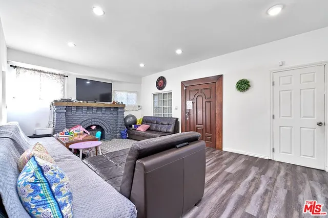 $7,000 | 162 South Ardmore Avenue, Los Angeles, CA 90004