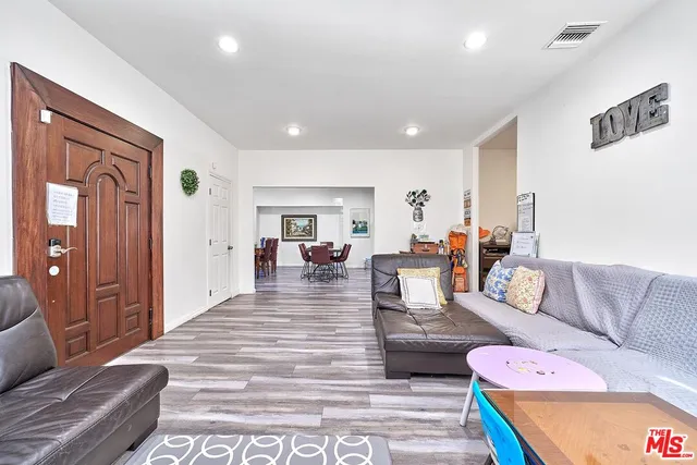 $7,000 | 162 South Ardmore Avenue, Los Angeles, CA 90004