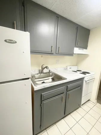 $2,200 | 11 Grove Boston Ma, Unit 1, Boston, MA 02114