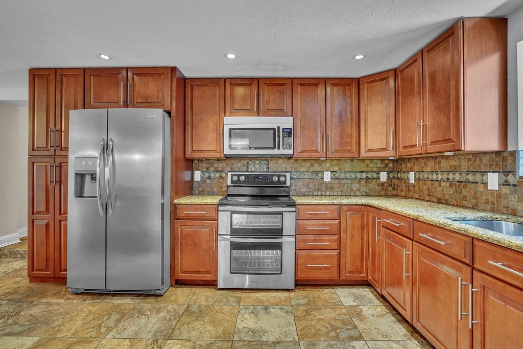6701 Owens Road Radford, VA 24141 - Photo 7 of 41 Gallery Image 7