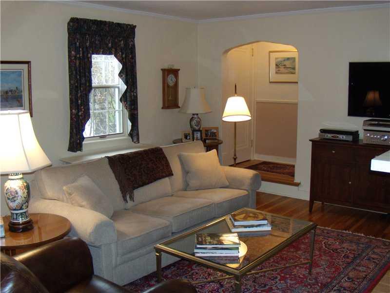 455 Beverly Road Mt. Lebanon, PA 15216 - Photo 5 of 24 Living Room.
