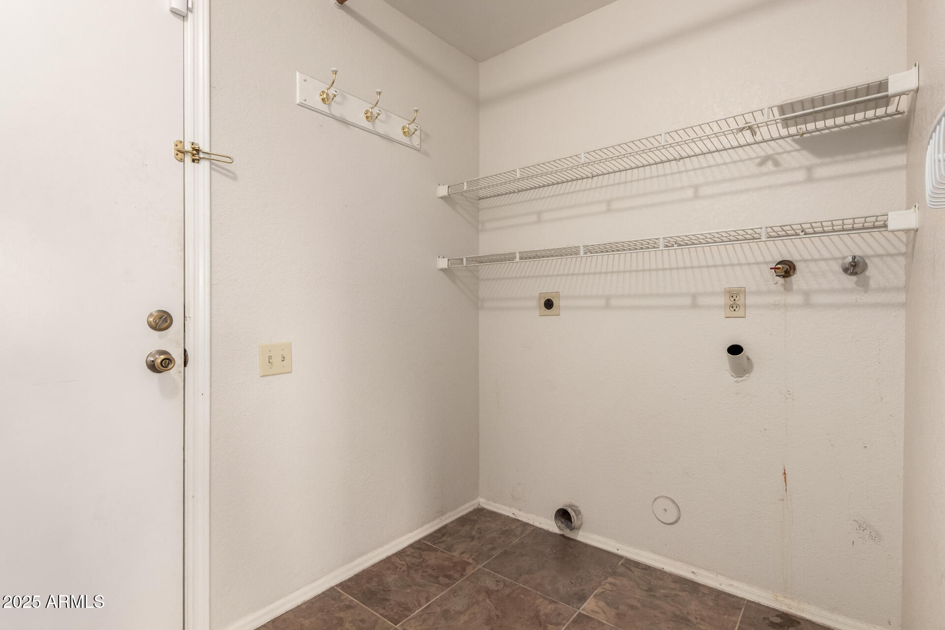 1729 West Brooks Street Chandler, AZ 85224 - Photo 26 of 33 a view of a small space