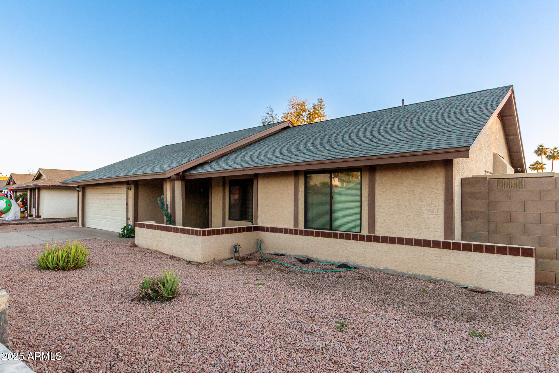 1729 West Brooks Street Chandler, AZ 85224 - Photo 6 of 33 a front view of a house with garden
