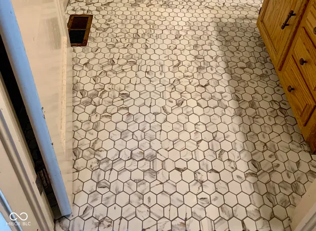 $1,595 | 717 North Emerson Avenue, Indianapolis, IN 46219