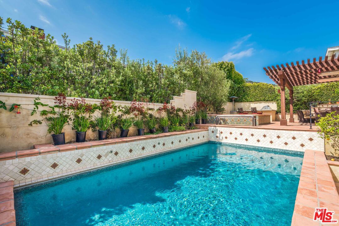 3643 Oceanhill Way Malibu, CA 90265 - Photo 3 of 24