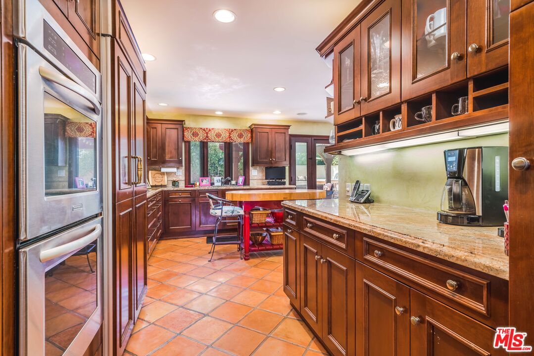 3643 Oceanhill Way Malibu, CA 90265 - Photo 10 of 24