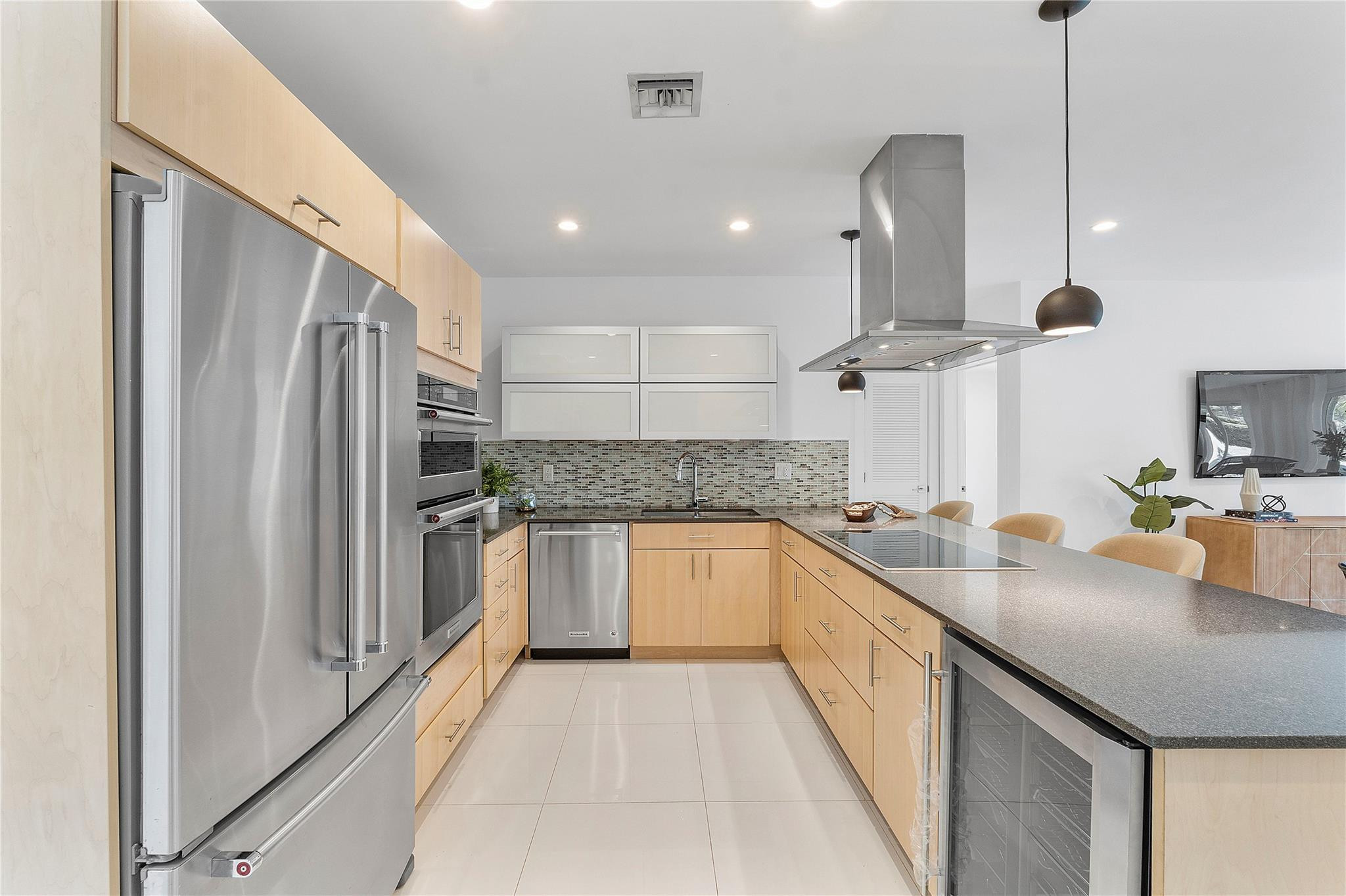 720 Northeast 17th Road Fort Lauderdale, FL 33304 - Photo 17 of 53 Photo 17