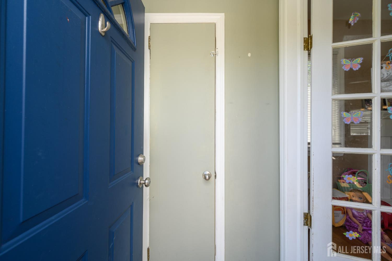 49 Colonial Drive Clark, NJ 07066 - Photo 2 of 31