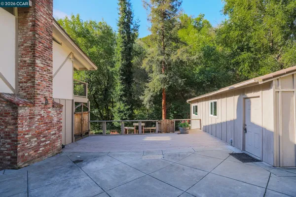 a view of a house with backyard and trees
