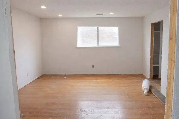 a view of backyard with tree