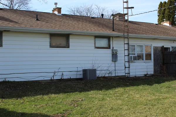 $349,900 | 402 North East Street, Somonauk, IL 60552