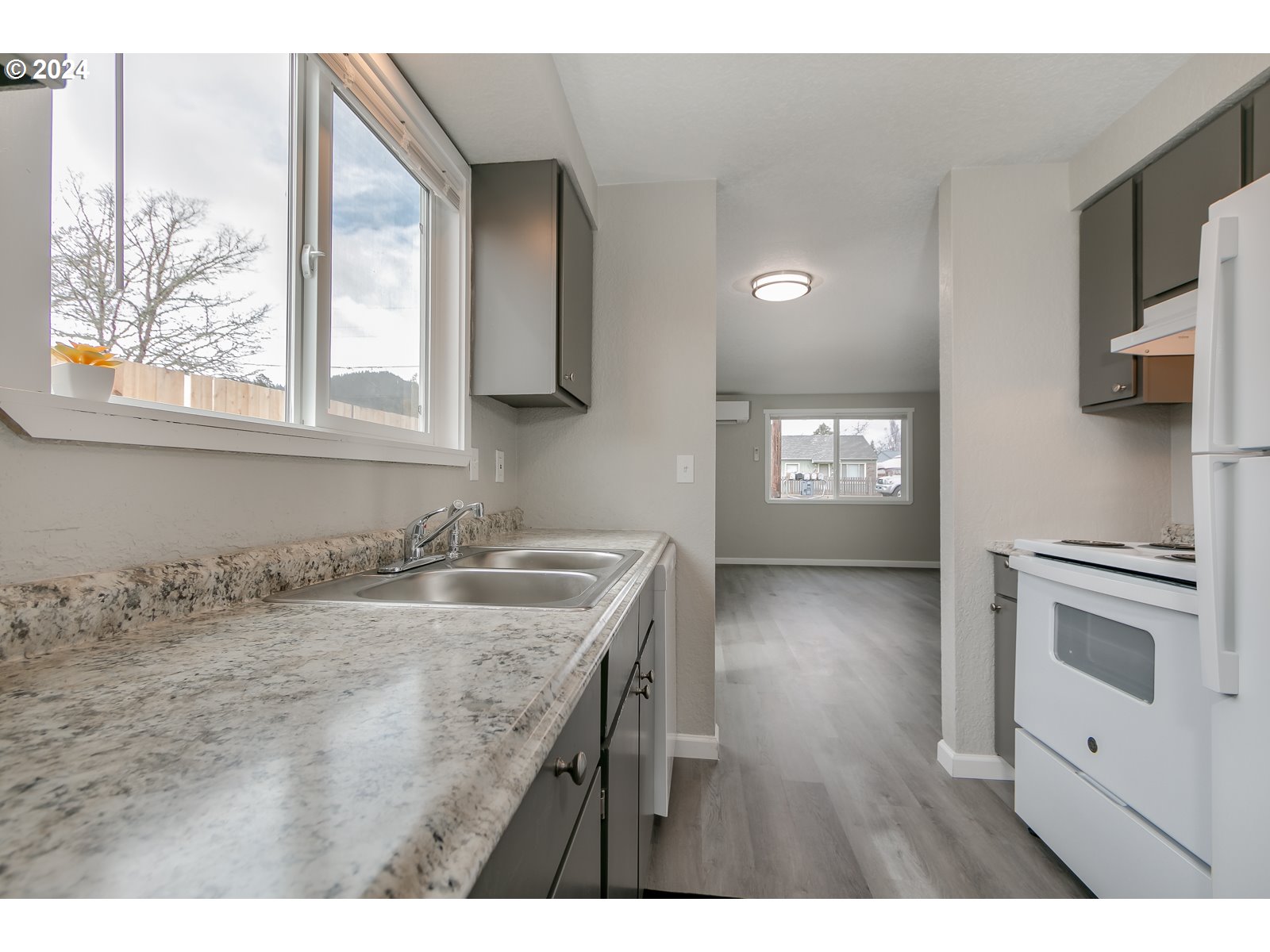 924 South Comstock Road Sutherlin, OR 97479 - Photo 14 of 26 Gallery Image 14