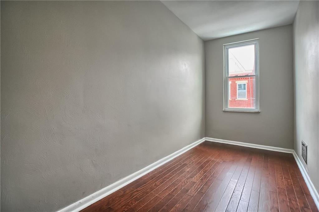 5151 Carnegie Street Pittsburgh, PA 15201 - Photo 12 of 16 The extra space on the upper level can be used as a den, walk in closet or a study.