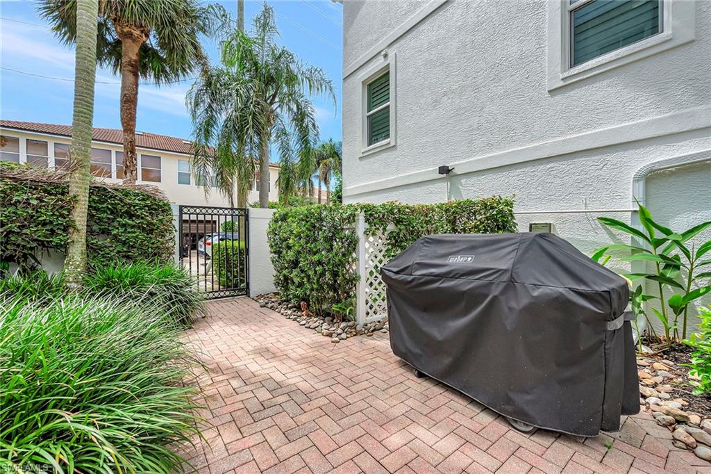 1004 5th Street South, Unit 502 Naples, FL 34102 - Photo 35 of 37 Community Grill