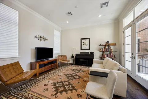 $775,000 | 3928 West Main Street, Houston, TX 77027