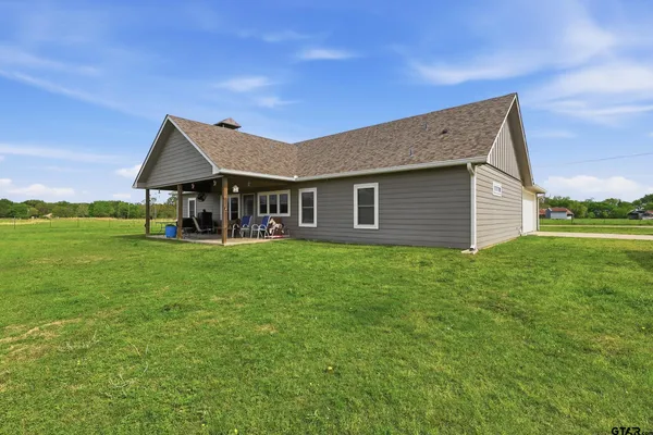 a view of a house with a backyard