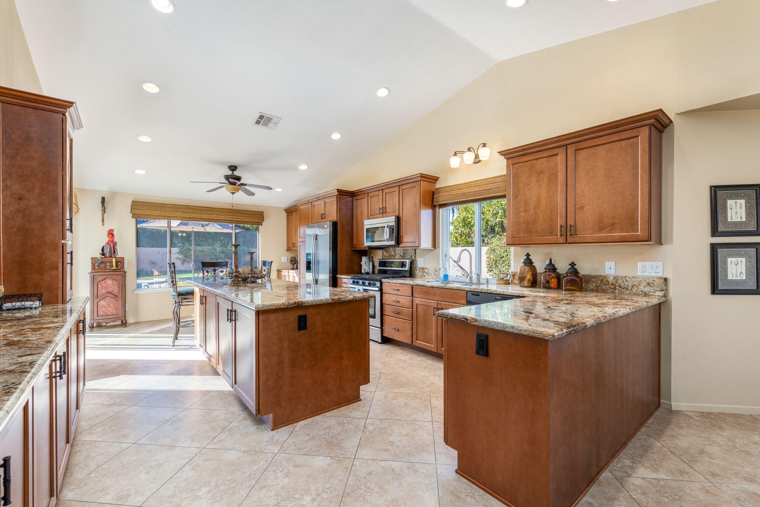 39795 Regency Way Palm Desert, CA 92211 - Photo 3 of 39 a kitchen with lots of counter top space