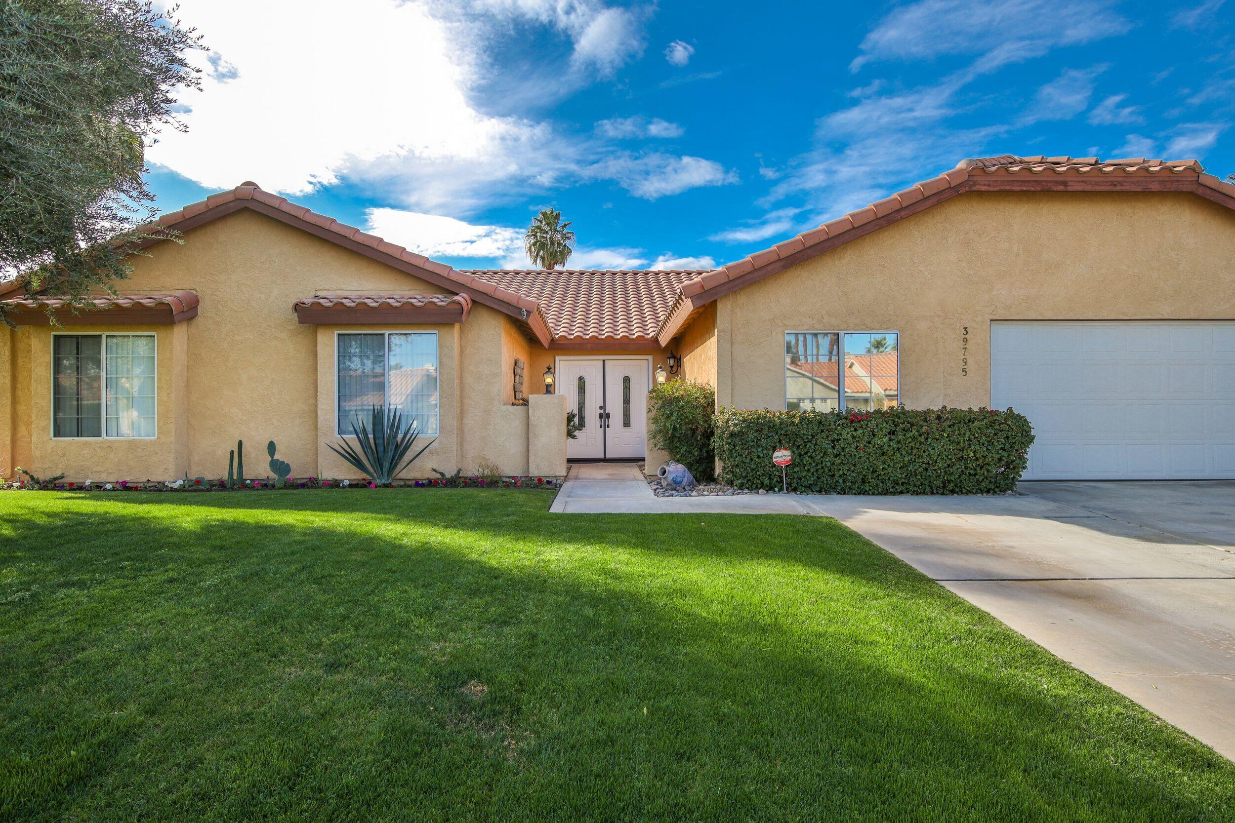 39795 Regency Way Palm Desert, CA 92211 - Photo 6 of 39 a front view of house with yard and green space