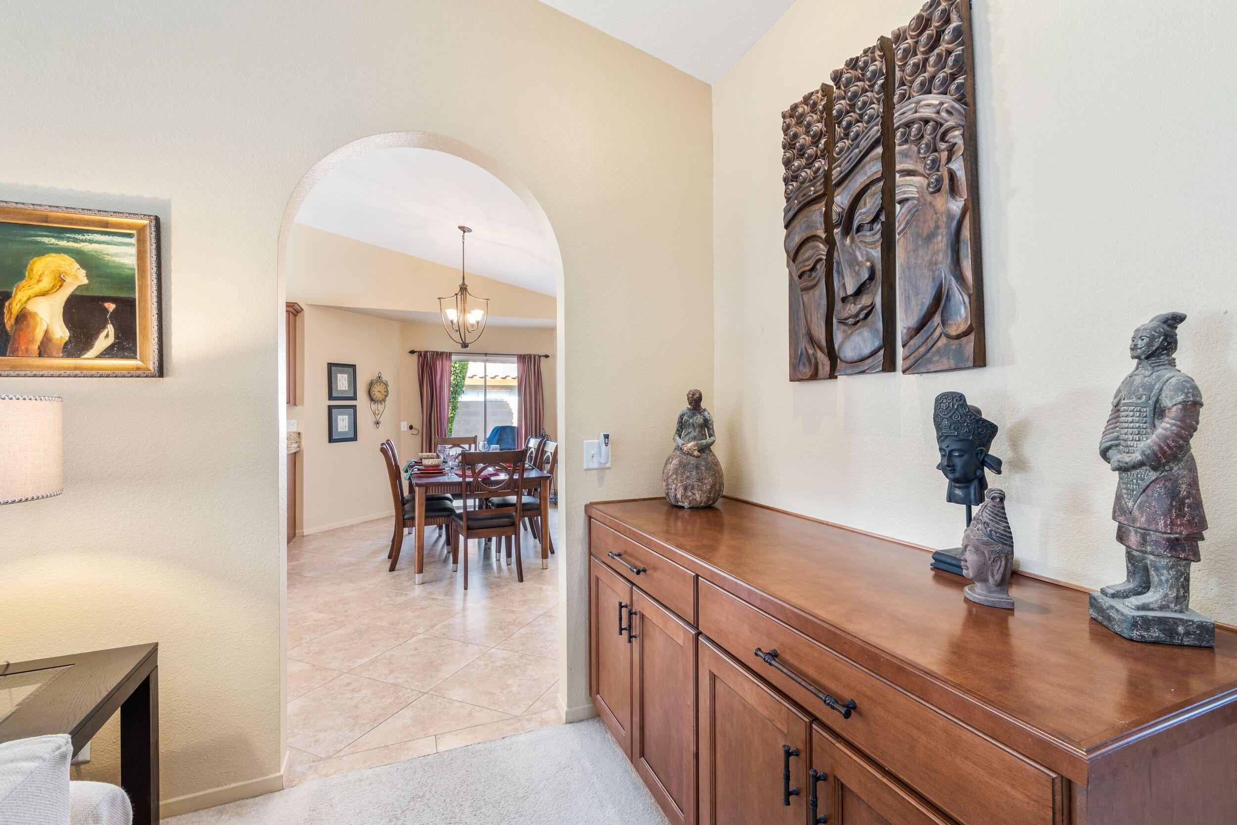 39795 Regency Way Palm Desert, CA 92211 - Photo 10 of 39 a kitchen with a table and chairs
