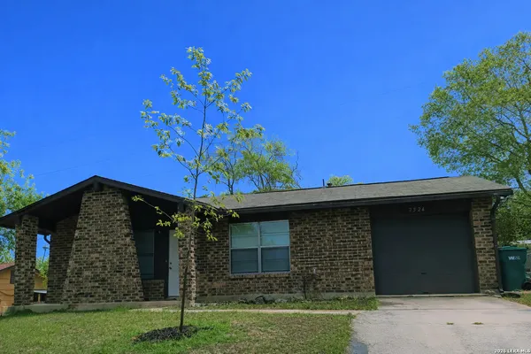 $1,450 | 7526 Valley Oak, Live Oak, TX 78233