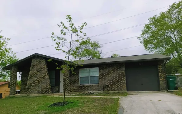 $1,550 | 7526 Valley Oak, Live Oak, TX 78233