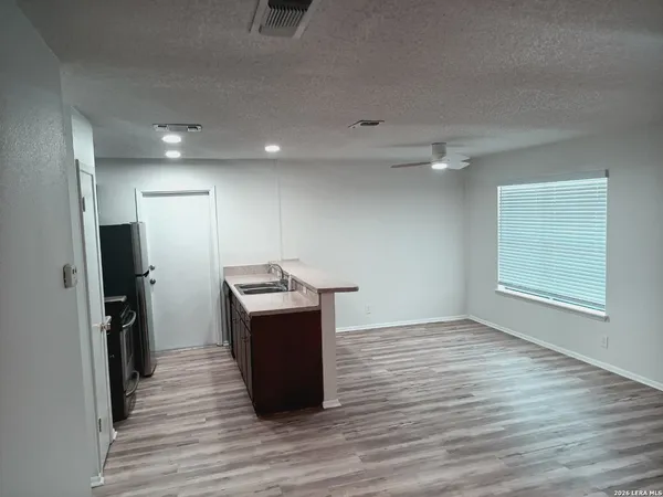$1,550 | 7526 Valley Oak, Live Oak, TX 78233