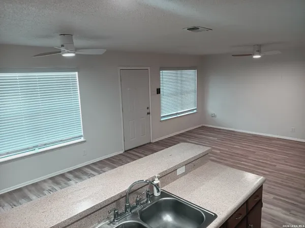 $1,450 | 7526 Valley Oak, Live Oak, TX 78233