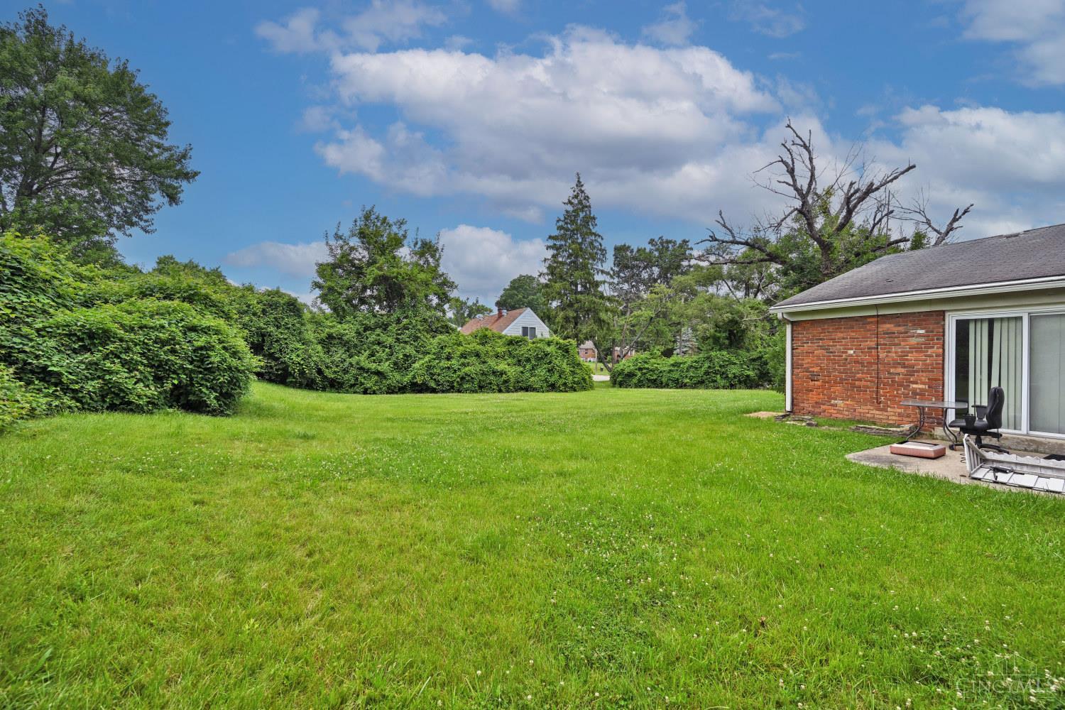 821 West Galbraith Road Cincinnati, OH 45231 - Photo 27 of 30