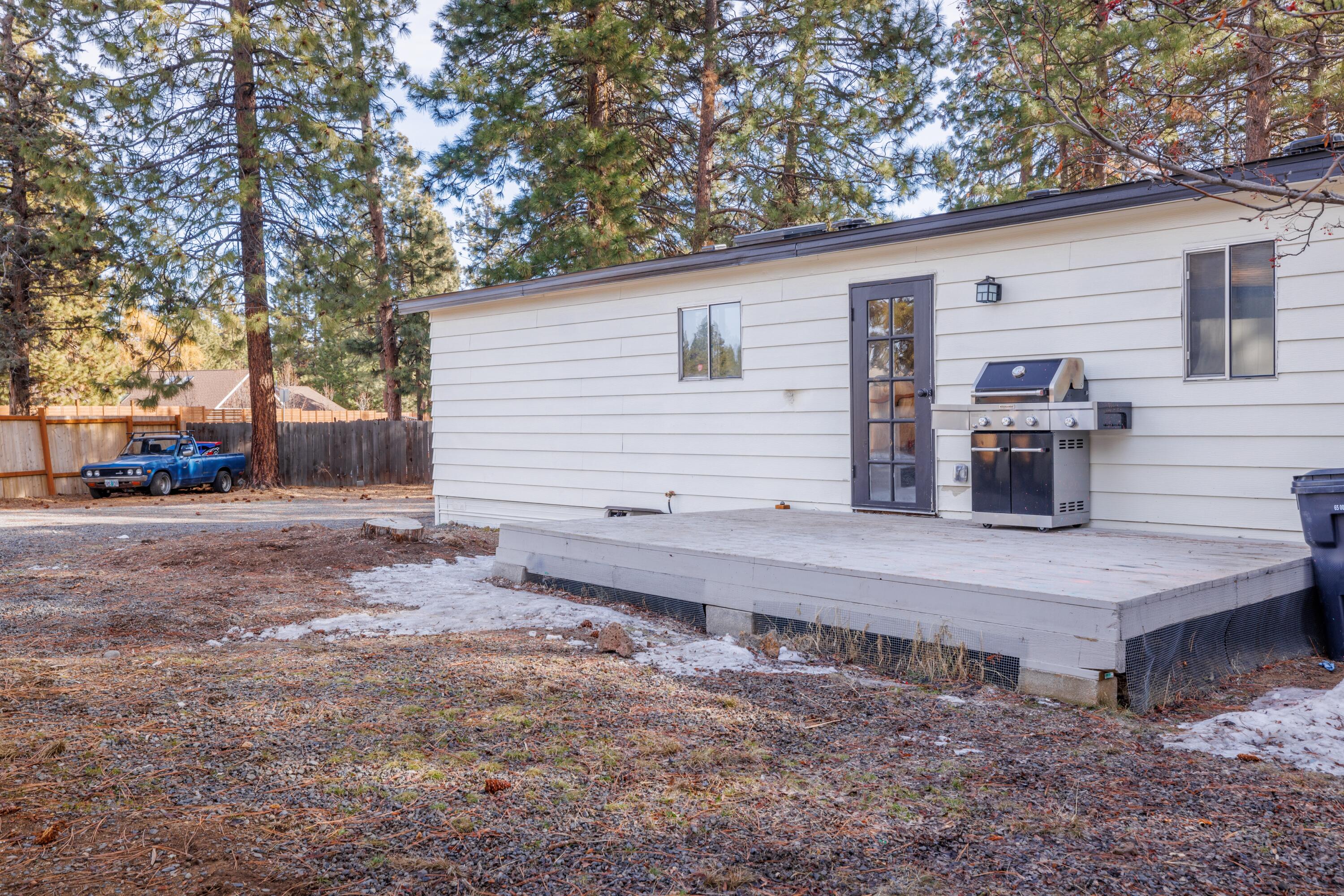 61079 Springcrest Drive Bend, OR 97702 - Photo 25 of 27 23