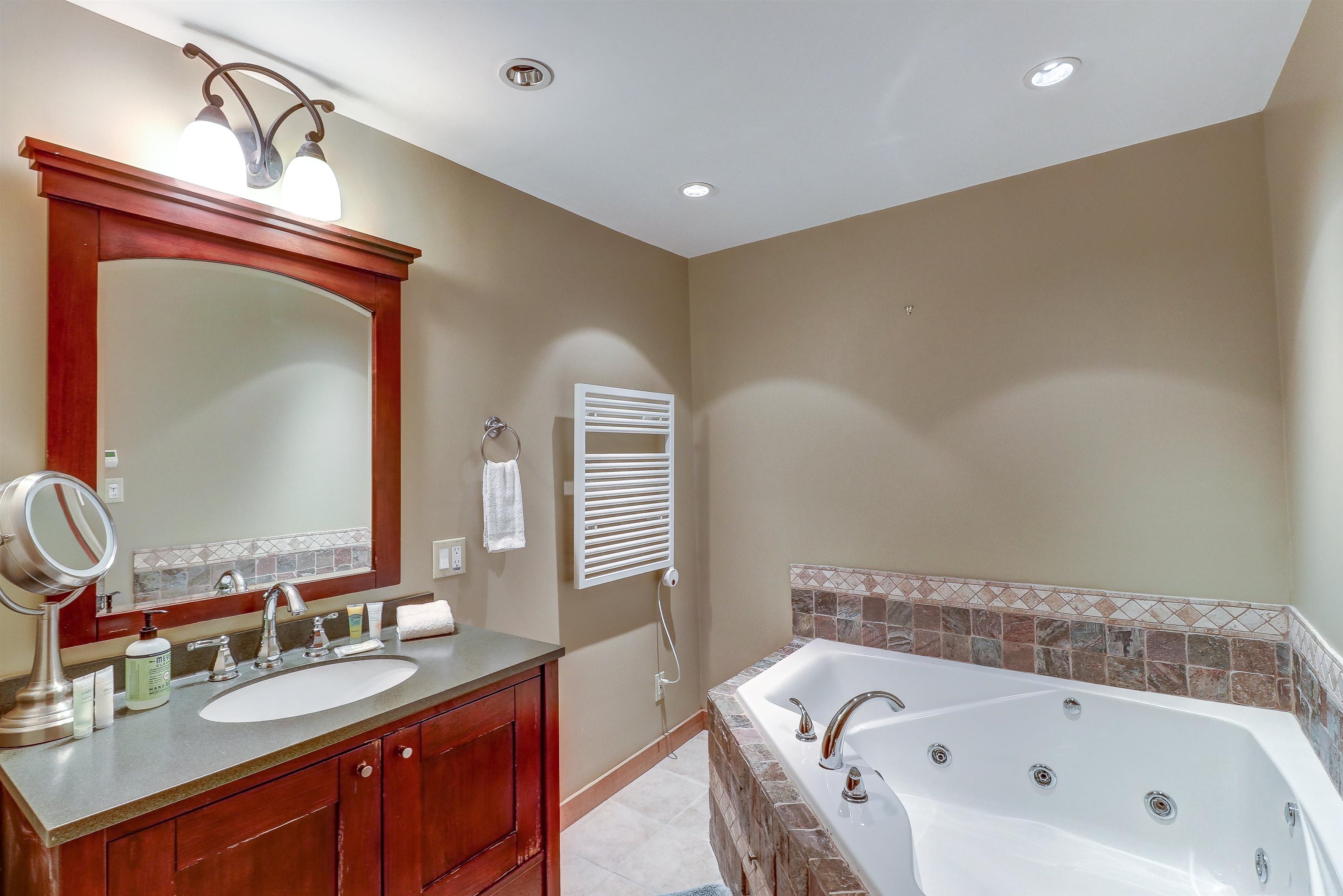 232 Grand Hollow Road, Unit 12 Warren, VT 05674 - Photo 16 of 38 Gallery Image 16