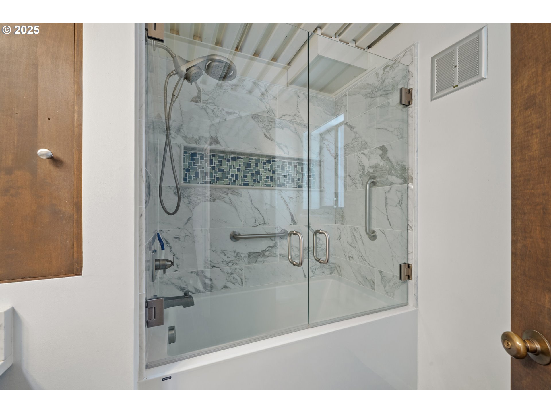 56100 High Point Road Otis, OR 97368 - Photo 31 of 47 a bathroom with a shower