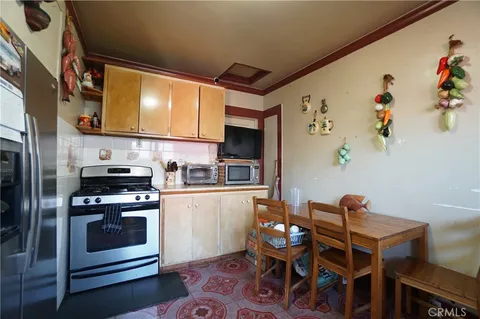 $699,998 | 1323 West 41st Street, Los Angeles, CA 90037