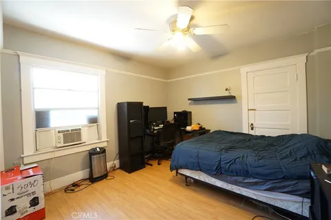 $699,998 | 1323 West 41st Street, Los Angeles, CA 90037