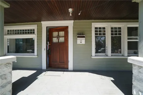 $699,998 | 1323 West 41st Street, Los Angeles, CA 90037