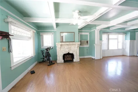 $699,998 | 1323 West 41st Street, Los Angeles, CA 90037