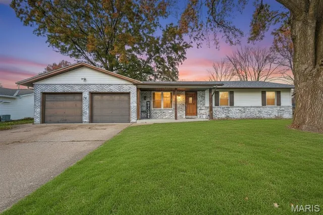 $300,000 | 503 Mary Drive, Waterloo, IL 62298