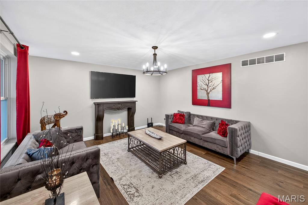 503 Mary Drive Waterloo, IL 62298 - Photo 5 of 48