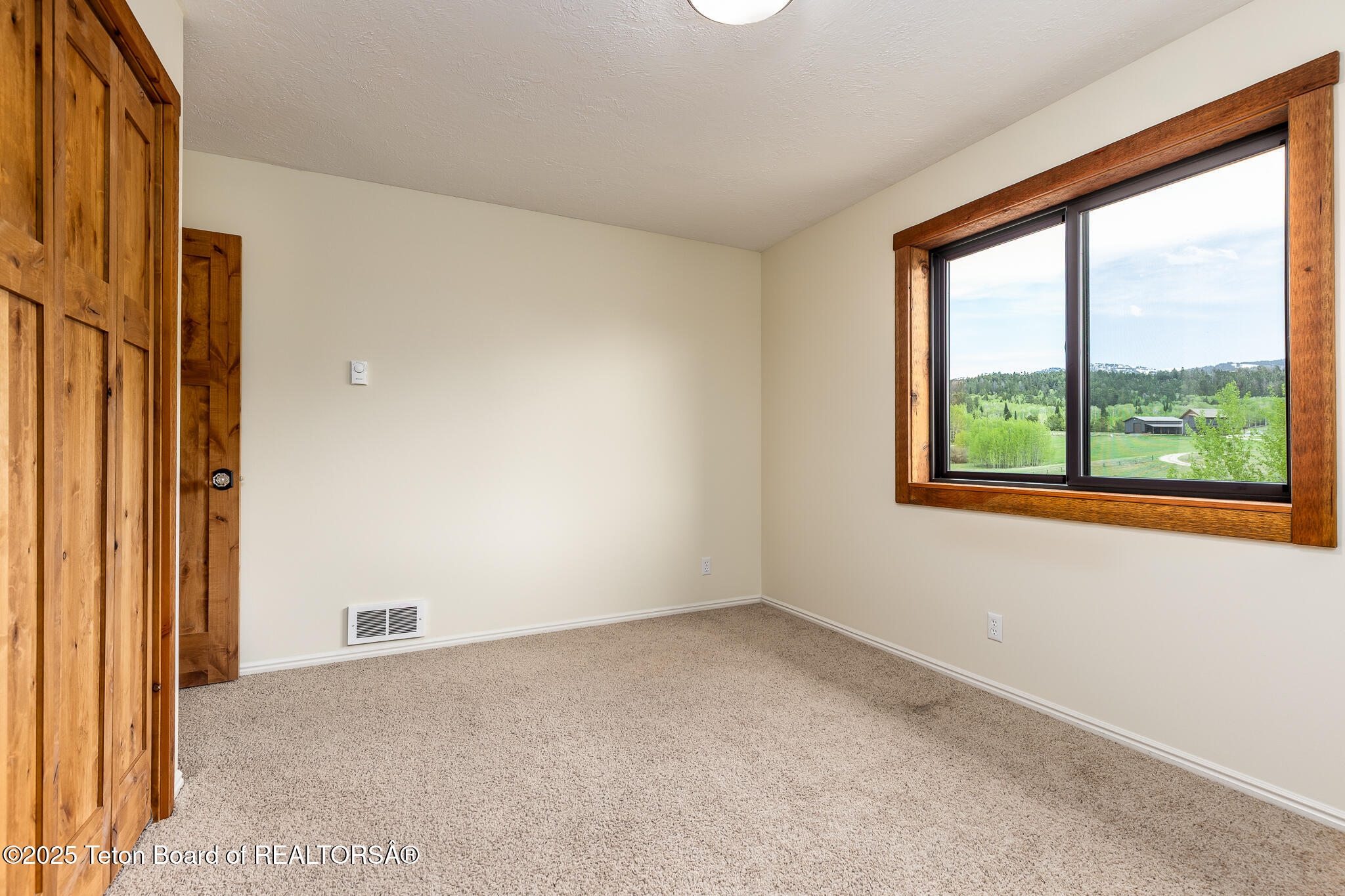 1905 Beaver Drive Alta, WY 83414 - Photo 28 of 73 Upstairs Bed 1
