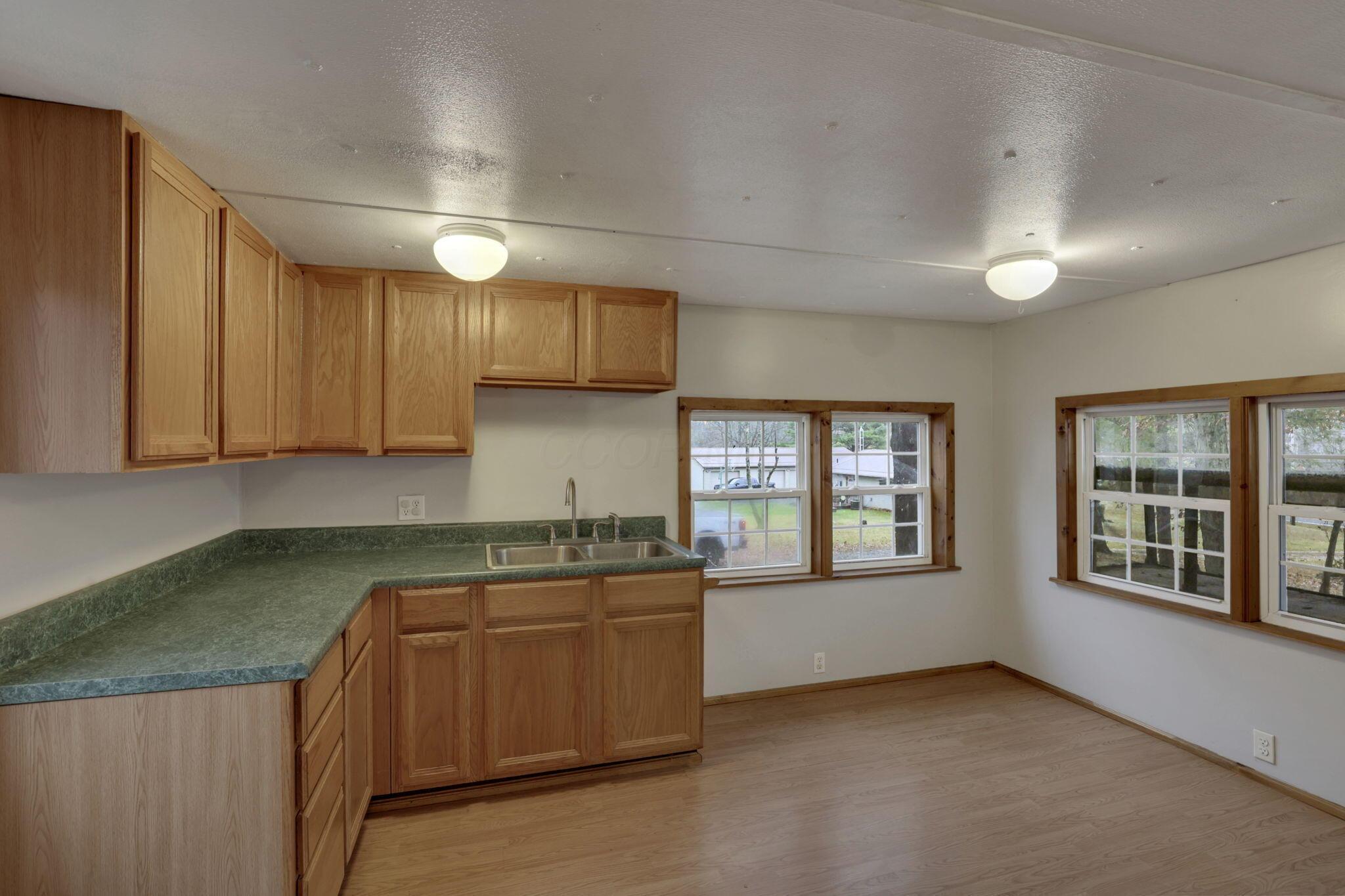 11477 Blue Jay Road Southeast Newark, OH 43056 - Photo 10 of 37 11-web-or-mls-011A2549