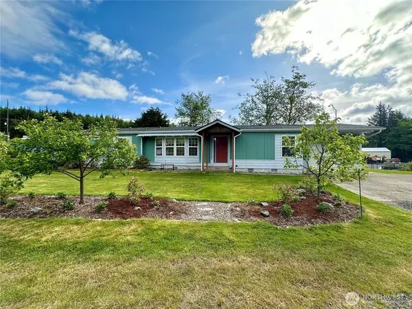 a view of a house with a backyard